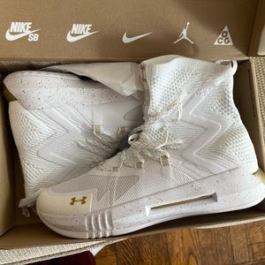 Brand New Under Armor HOVR Volleyball shoes